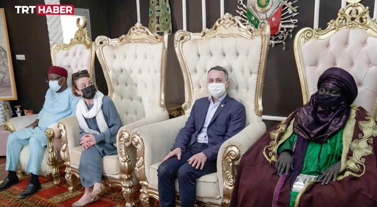 Nijer'i ziyaret eden İsviçre heyetinin 'Osmanlı tuğrası' şaşkınlığı