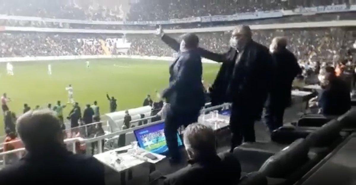 Murat Sancak, tribünde çılgına döndü