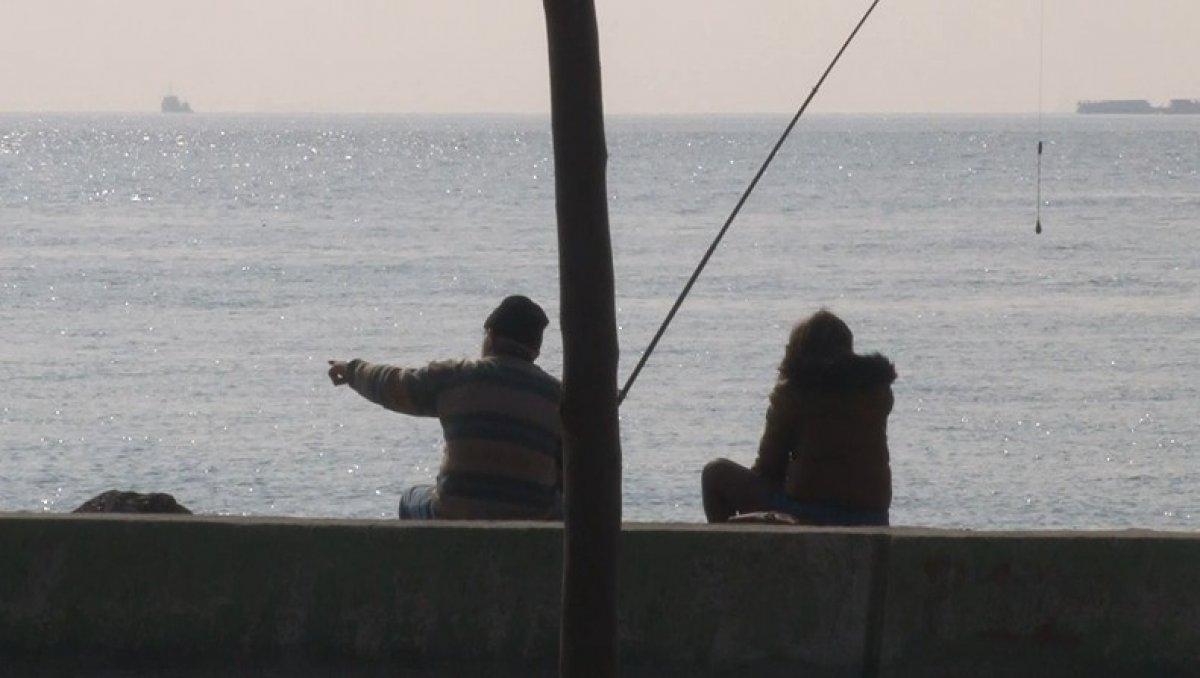 İstanbul'da güneşi gören vatandaşlar sahillere akın etti