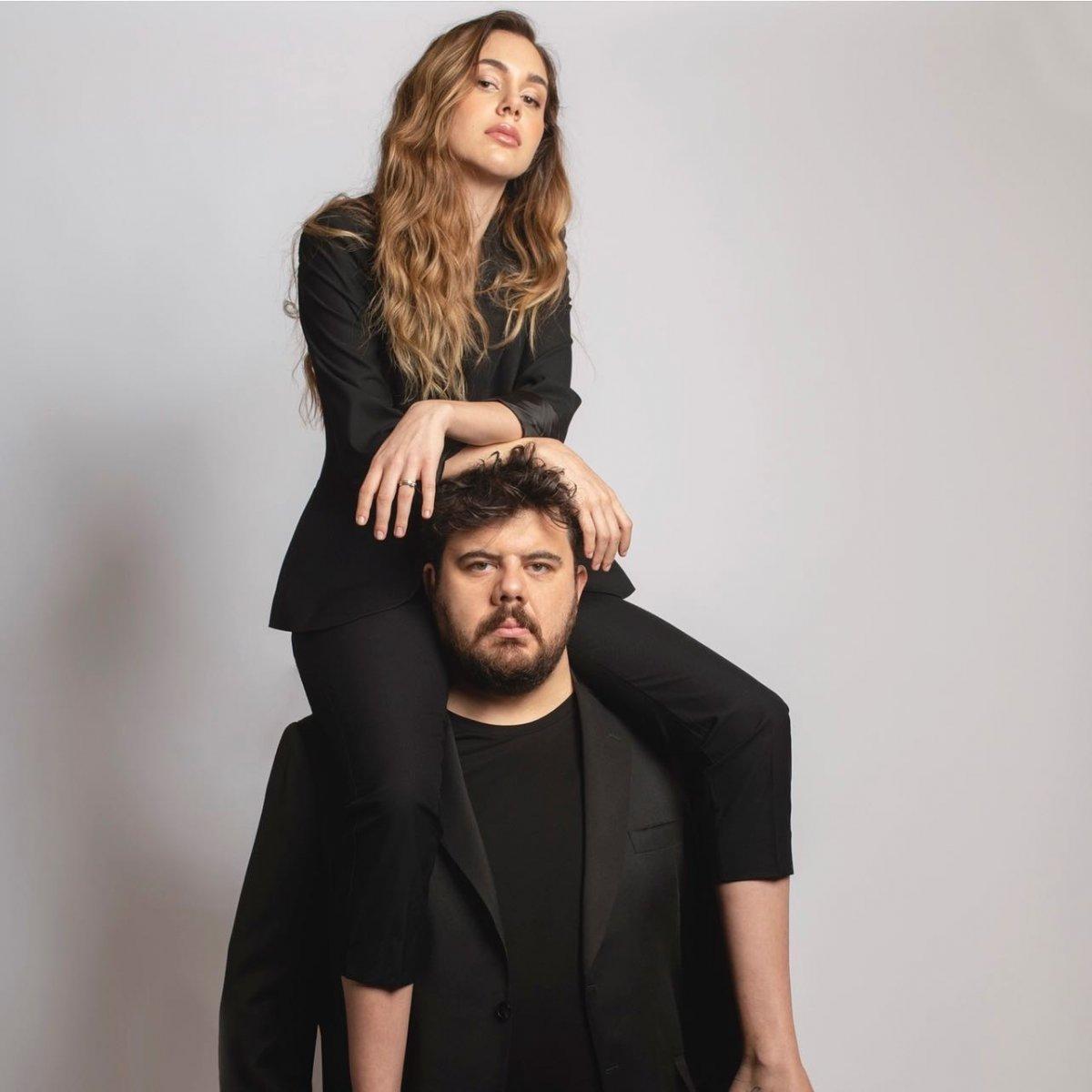 Eser Yenenler, Berfu Yenenler'e yeni tektaş aldı