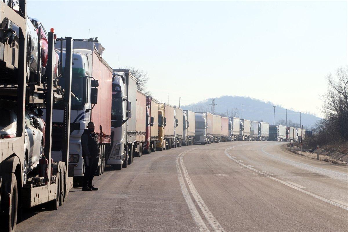 Hamzabeyli'de 10 kilometre tır kuyruğu oluştu