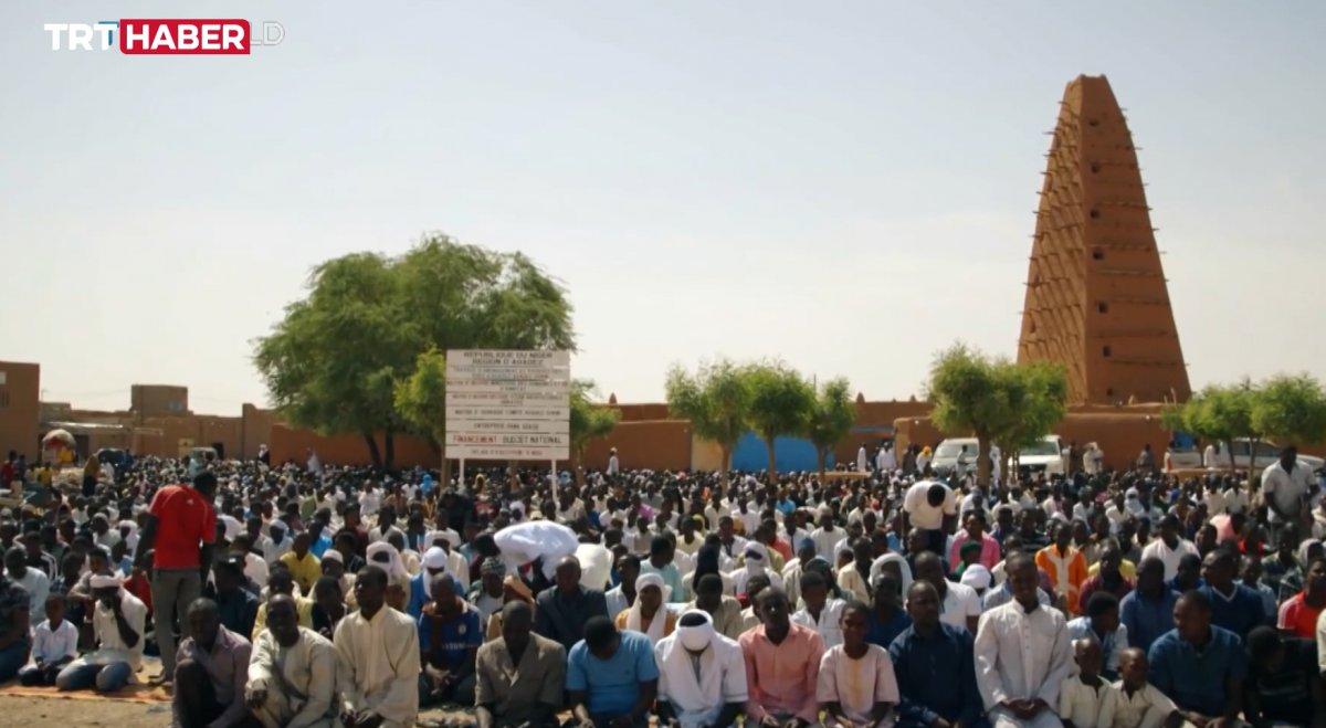 Nijer'i ziyaret eden İsviçre heyetinin 'Osmanlı tuğrası' şaşkınlığı
