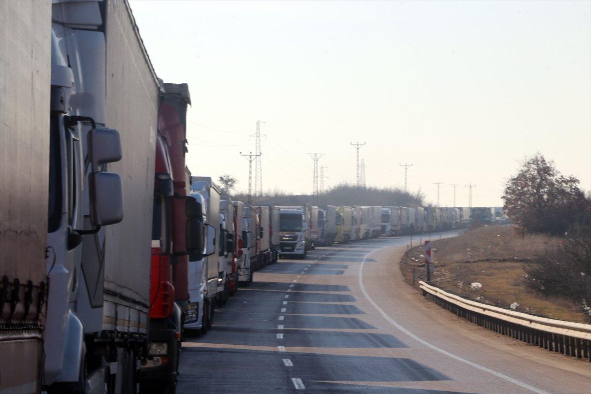 Hamzabeyli'de 10 kilometre tır kuyruğu oluştu