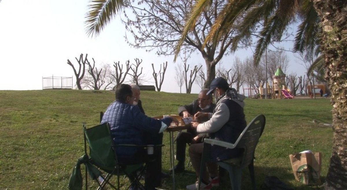 İstanbul'da güneşi gören vatandaşlar sahillere akın etti