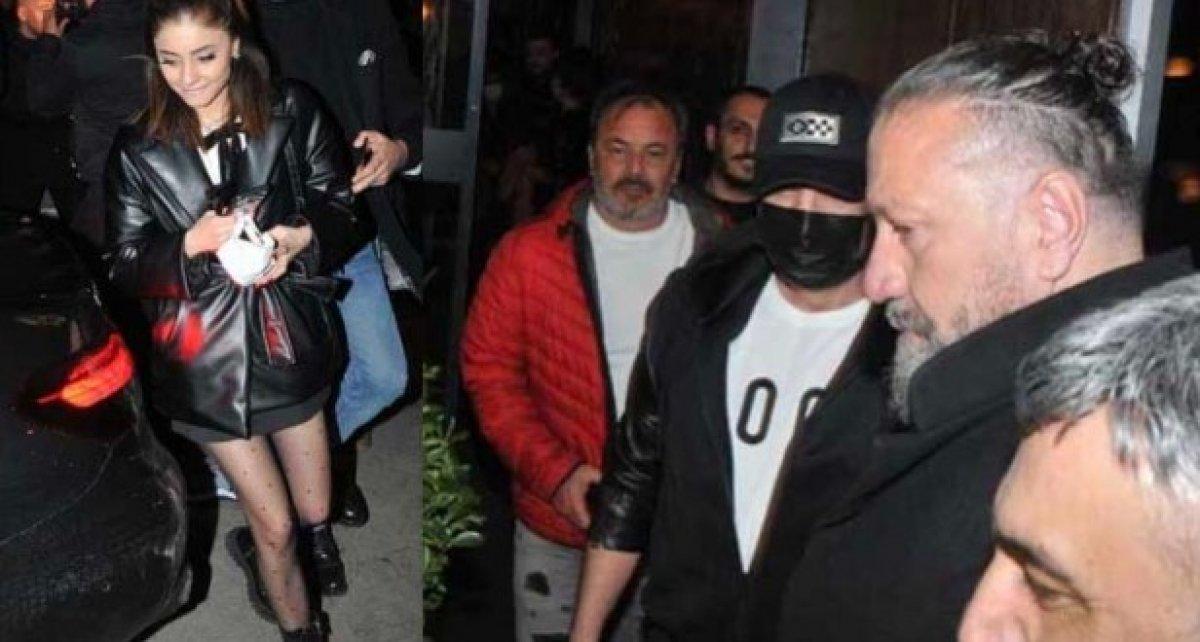 Özcan Deniz genç sevgilisiyle görüntülendi