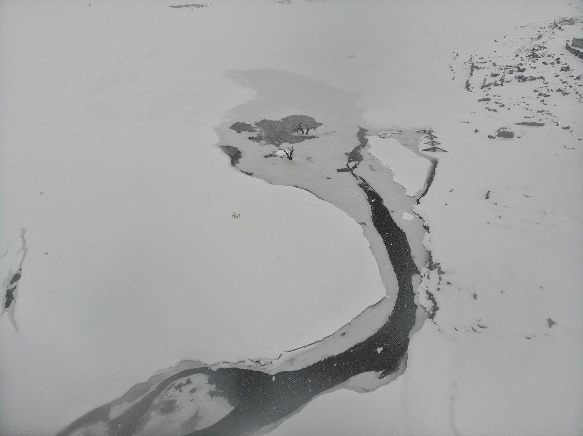 Ağrı'da sular altında kalan cami havadan görüntülendi