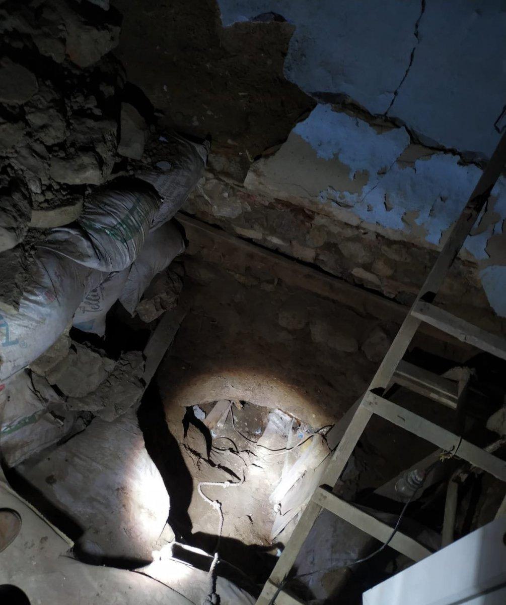 İzmir'de define için 750 yıllık caminin yanında ev tuttu