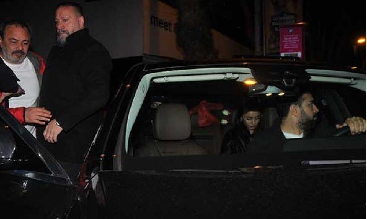 Özcan Deniz genç sevgilisiyle görüntülendi