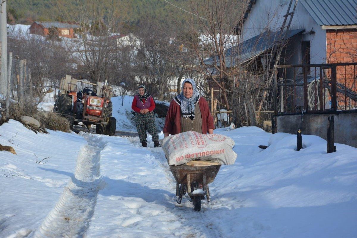 Afyonkarahisar'da evsiz kalan çift, Murat Kurum'dan yardım istedi