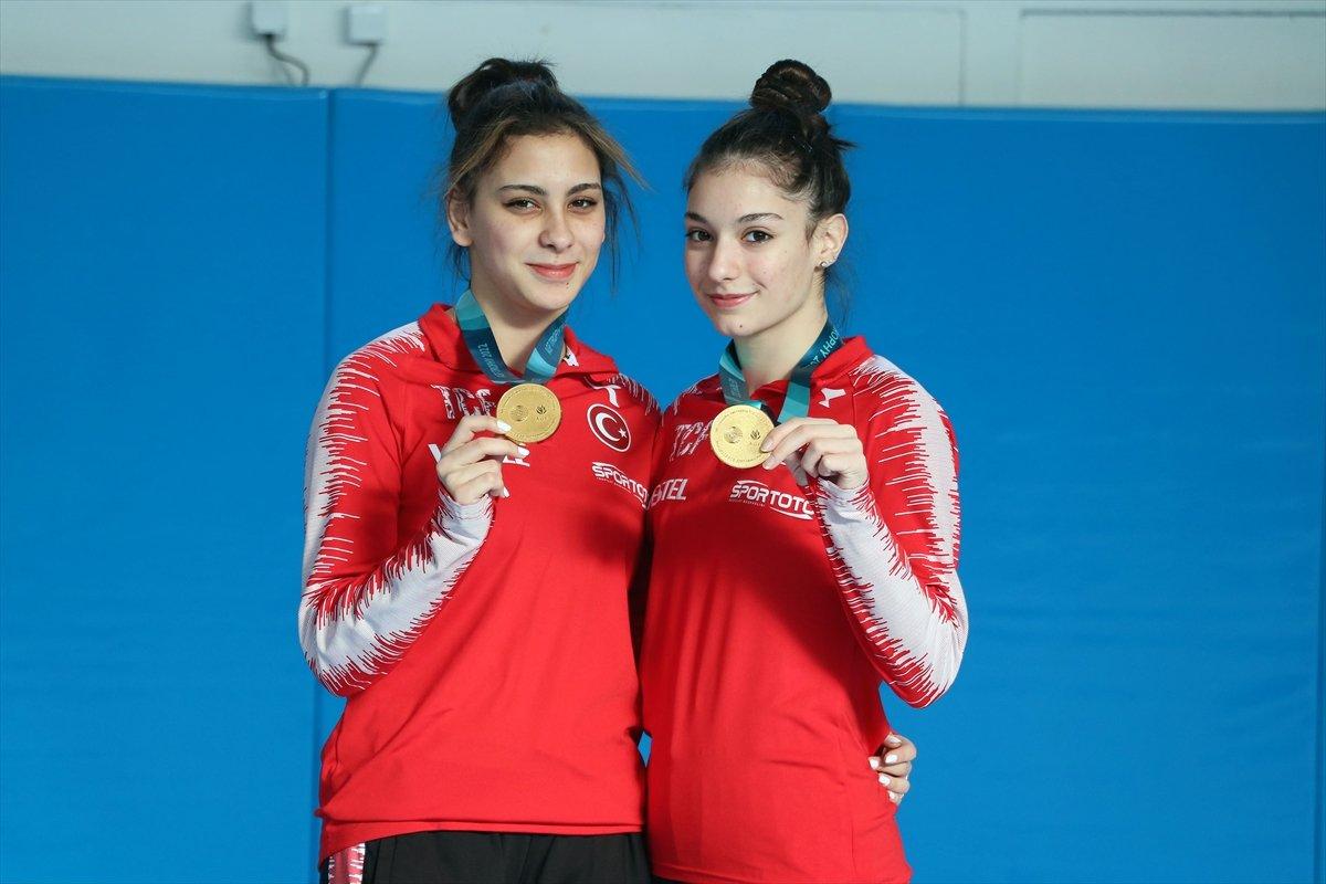 Dünya Kupası'nda altın madalya kazanan Sıla ve Elçin bir ilki başardı