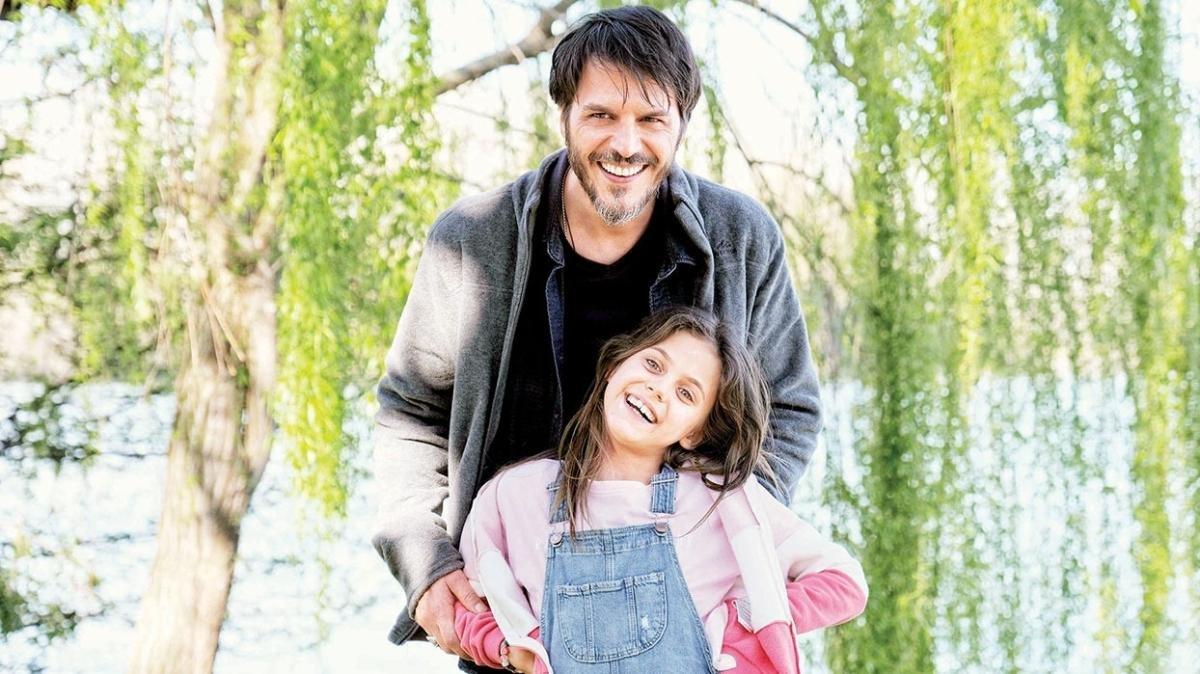 Evli, mutlu ve 3 çocuklu! Mehmet Günsür'ün eşi ve çocuklarını gören 'Hangi ara yaptın' diyor...