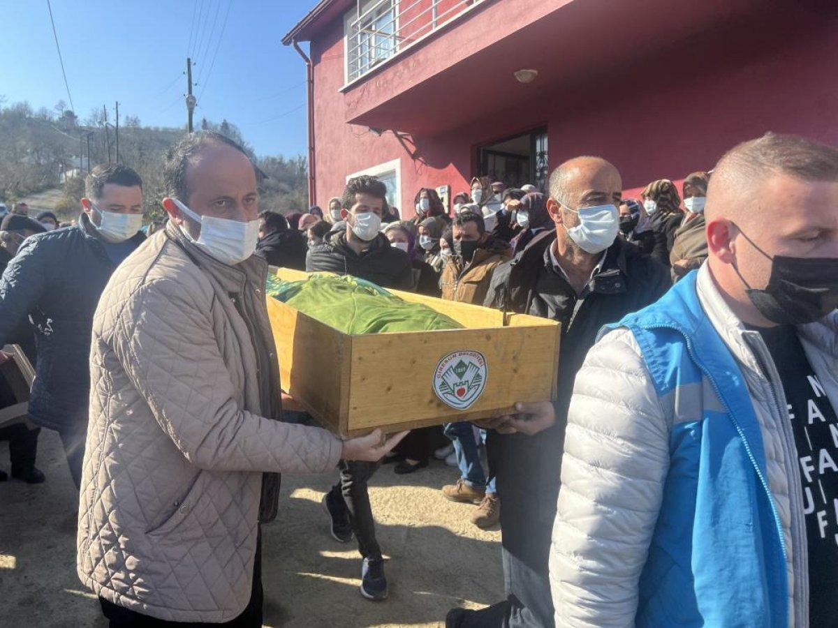 Annesi, Sıla'nın tabutuna sarılarak gözyaşı döktü