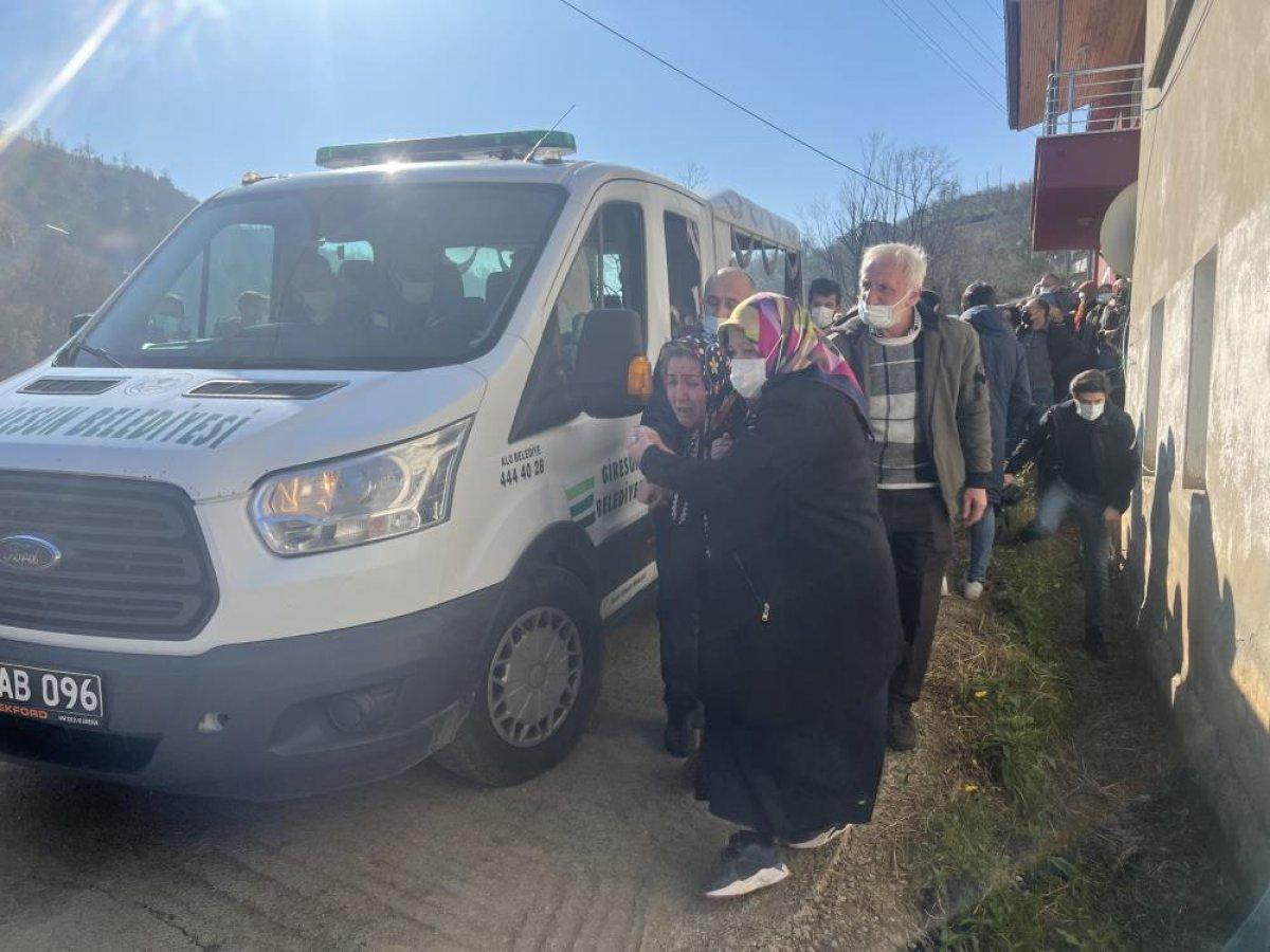 Annesi, Sıla'nın tabutuna sarılarak gözyaşı döktü