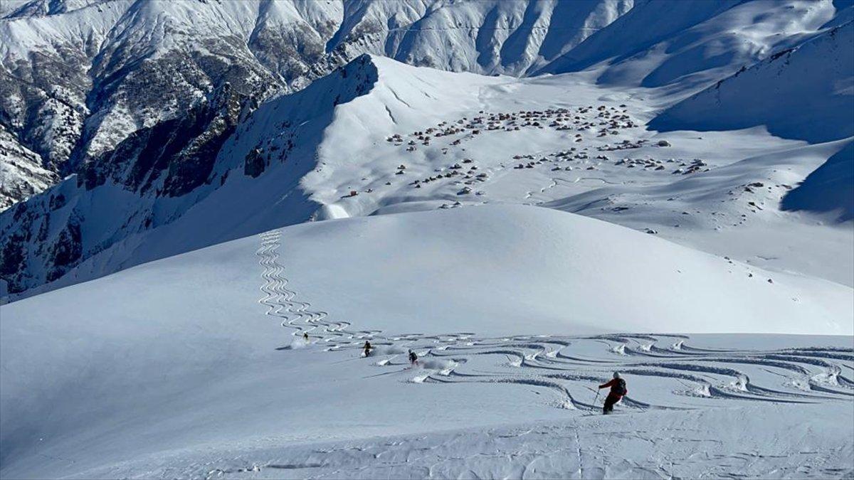 Kaçkarlar, heliski tutkunlarını ağırlıyor