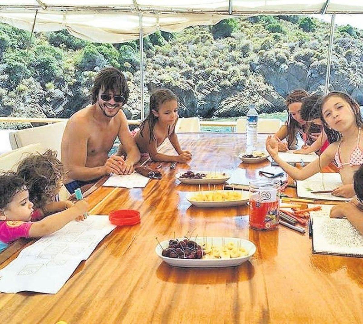 Evli, mutlu ve 3 çocuklu! Mehmet Günsür'ün eşi ve çocuklarını gören 'Hangi ara yaptın' diyor...