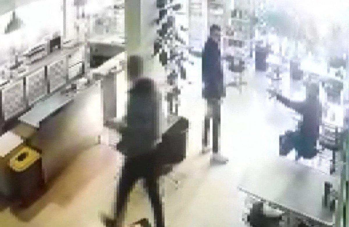 Bağcılar’da ‘sana kız mı yok’ diye teselli etmek istedi, canından oldu