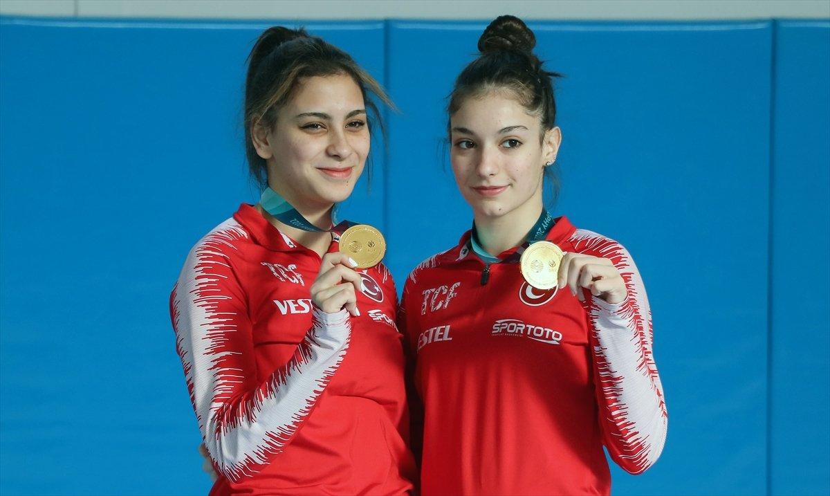 Dünya Kupası'nda altın madalya kazanan Sıla ve Elçin bir ilki başardı