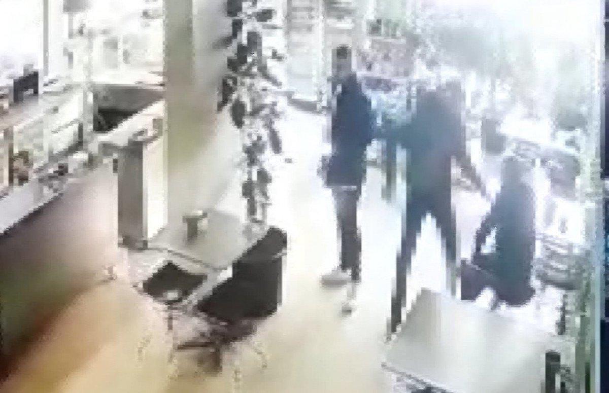 Bağcılar’da ‘sana kız mı yok’ diye teselli etmek istedi, canından oldu