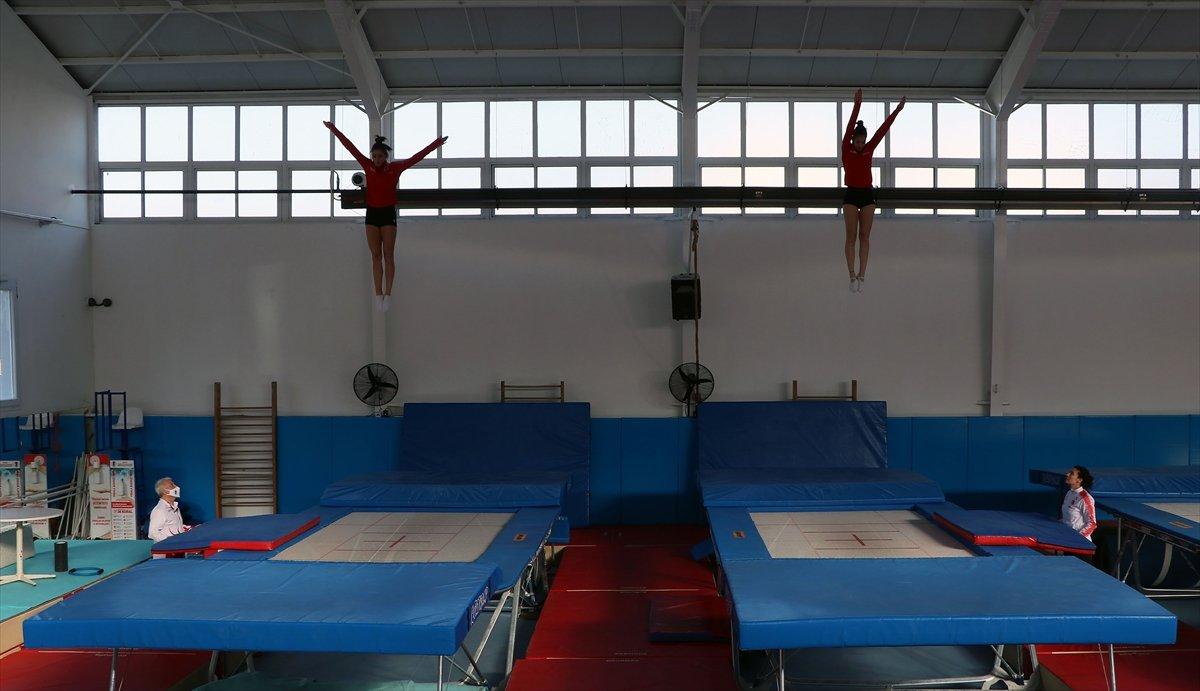 Dünya Kupası'nda altın madalya kazanan Sıla ve Elçin bir ilki başardı