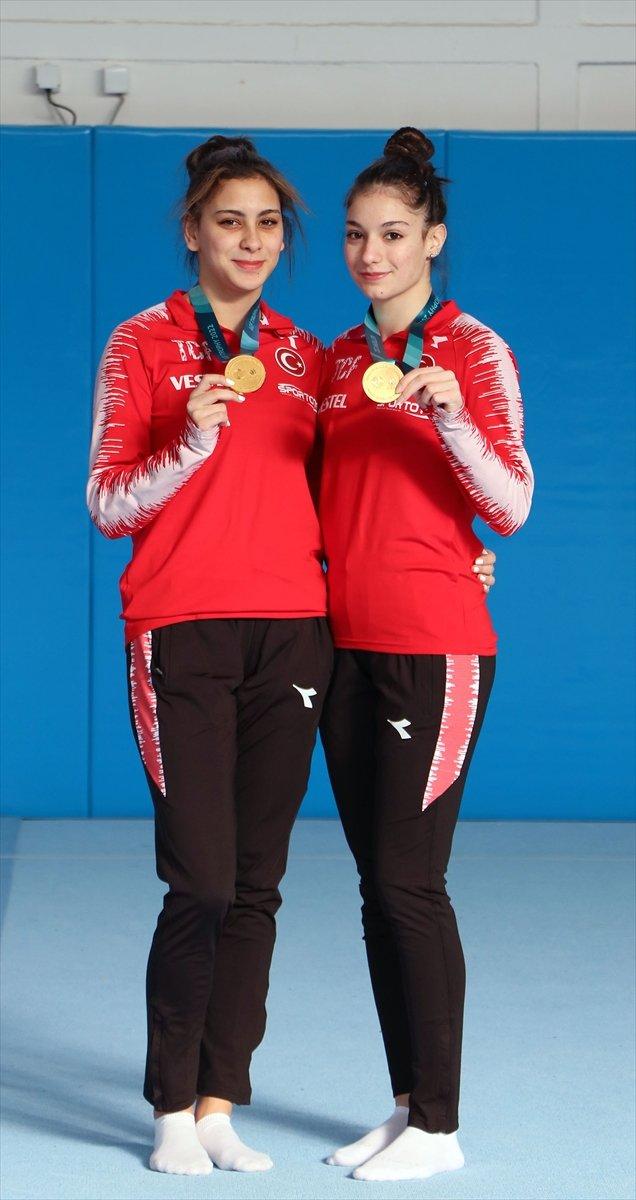 Dünya Kupası'nda altın madalya kazanan Sıla ve Elçin bir ilki başardı