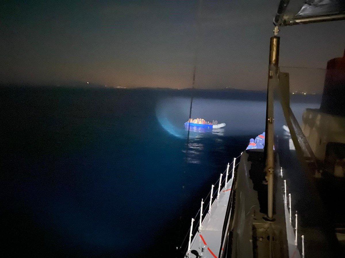 Ayvalık açıklarında 31 kaçak göçmen kurtarıldı