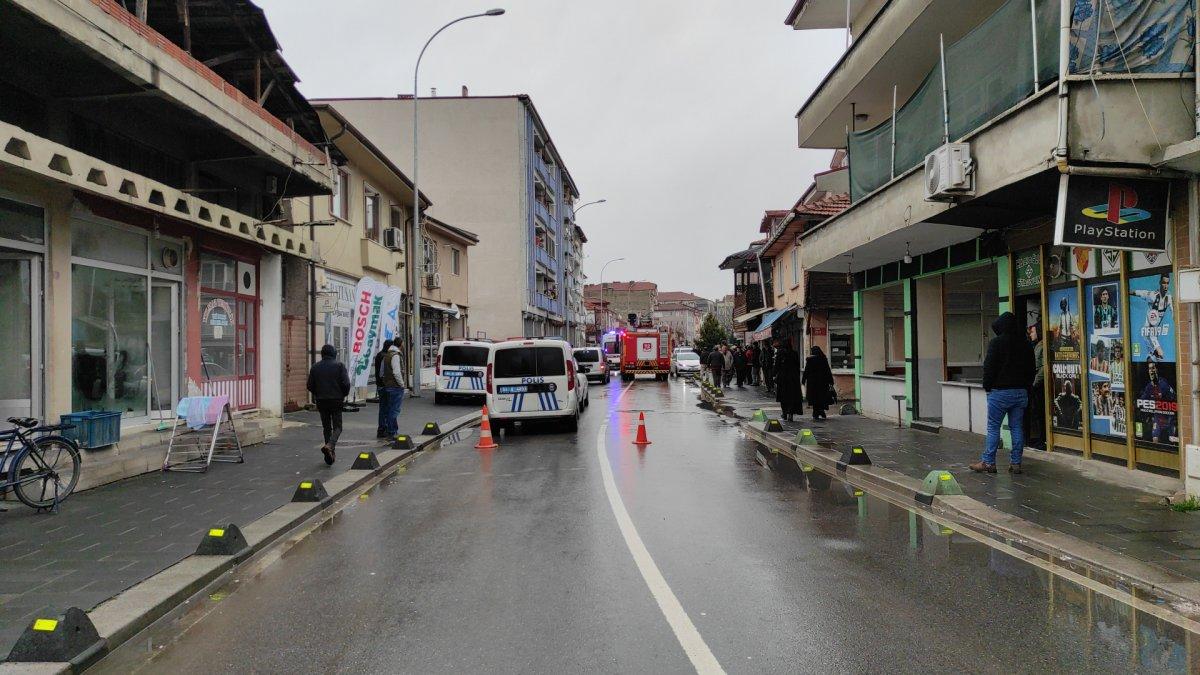 Sakarya'da saldırgan adam eşini vurdu kayınvalidesini dipçikle yaraladı
