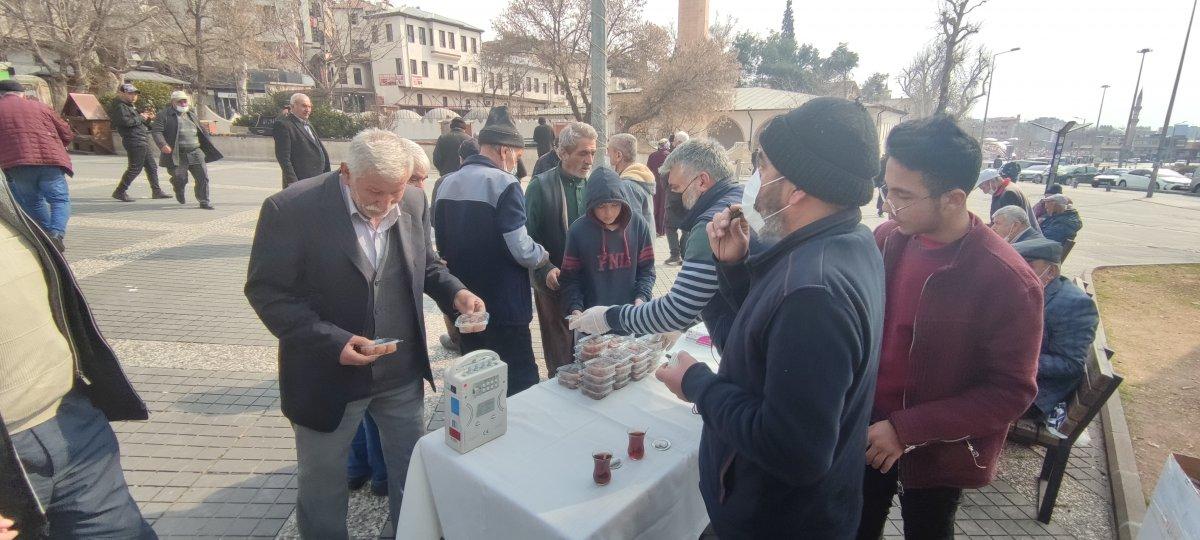 Kahramanmaraş'ta Cumhurbaşkanı Erdoğan için lokma dağıttılar