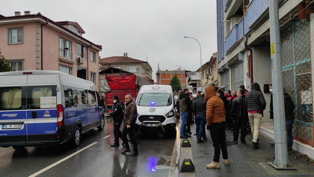 Sakarya'da saldırgan adam eşini vurdu kayınvalidesini dipçikle yaraladı