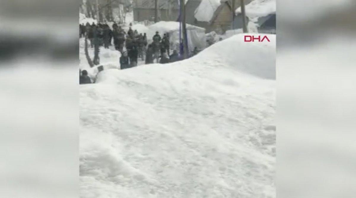 Hakkari'de elektrik sayacı taramasında kavga çıktı