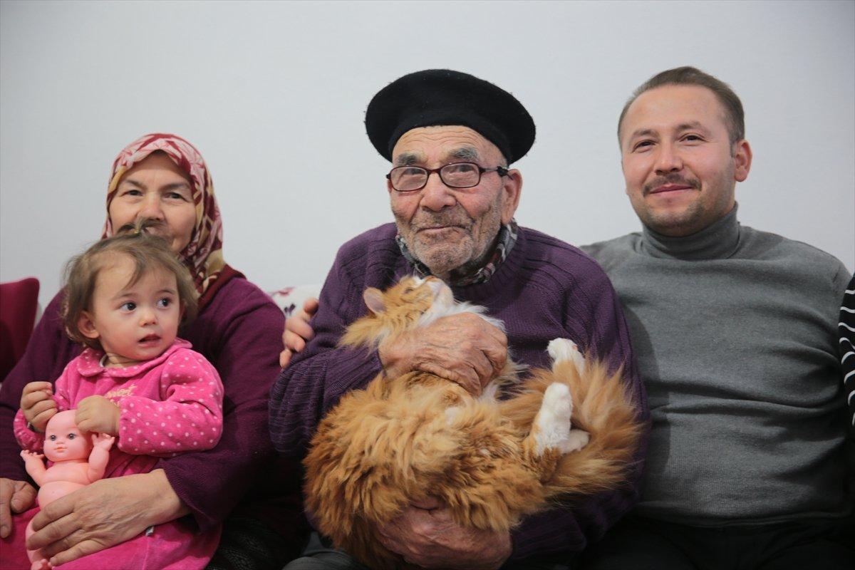 Bolu'da yangından kedisiyle kurtulan 'Ali Dede'nin son hali