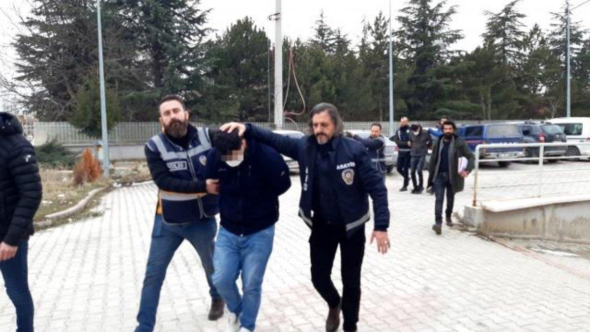 Afyonkarahisar'da arkadaşları annesinin boğazını kesti: Hunharca katletmişler