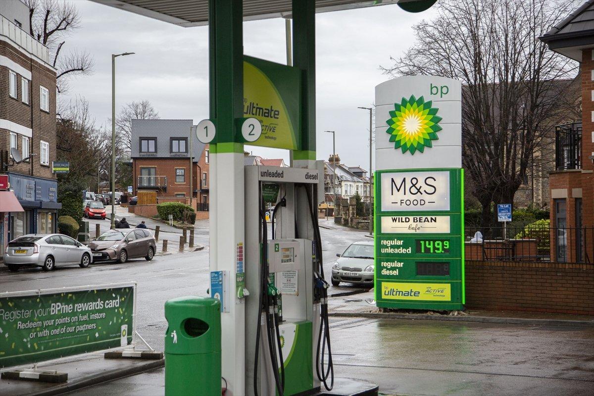 İngiltere’de akaryakıta yeniden zam