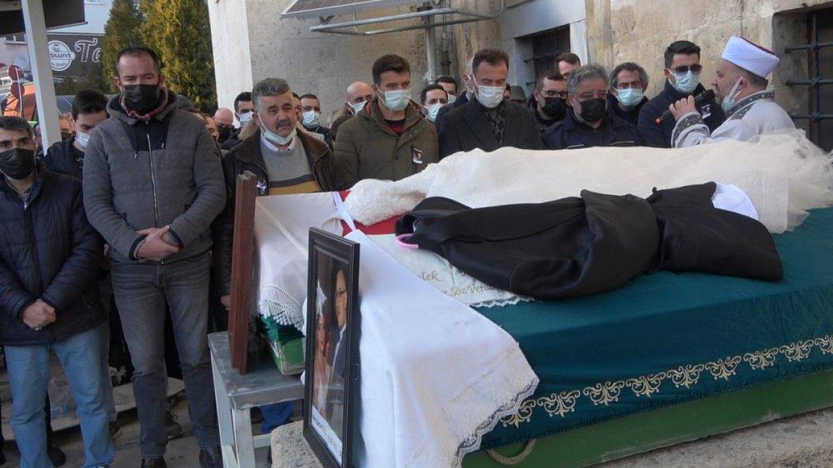 Kırklareli'nde kazada hayatını kaybeden yeni evli çift toprağa verildi