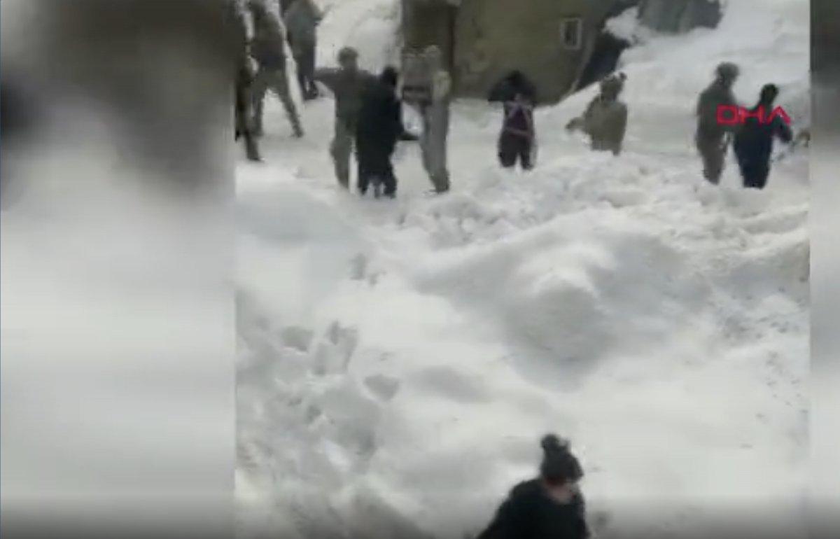 Hakkari'de elektrik sayacı taramasında kavga çıktı