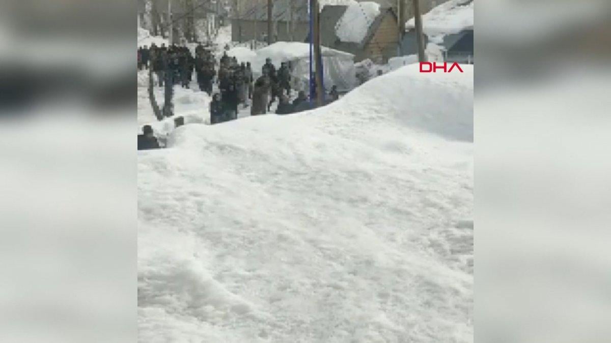 Hakkari'de elektrik sayacı taramasında kavga çıktı