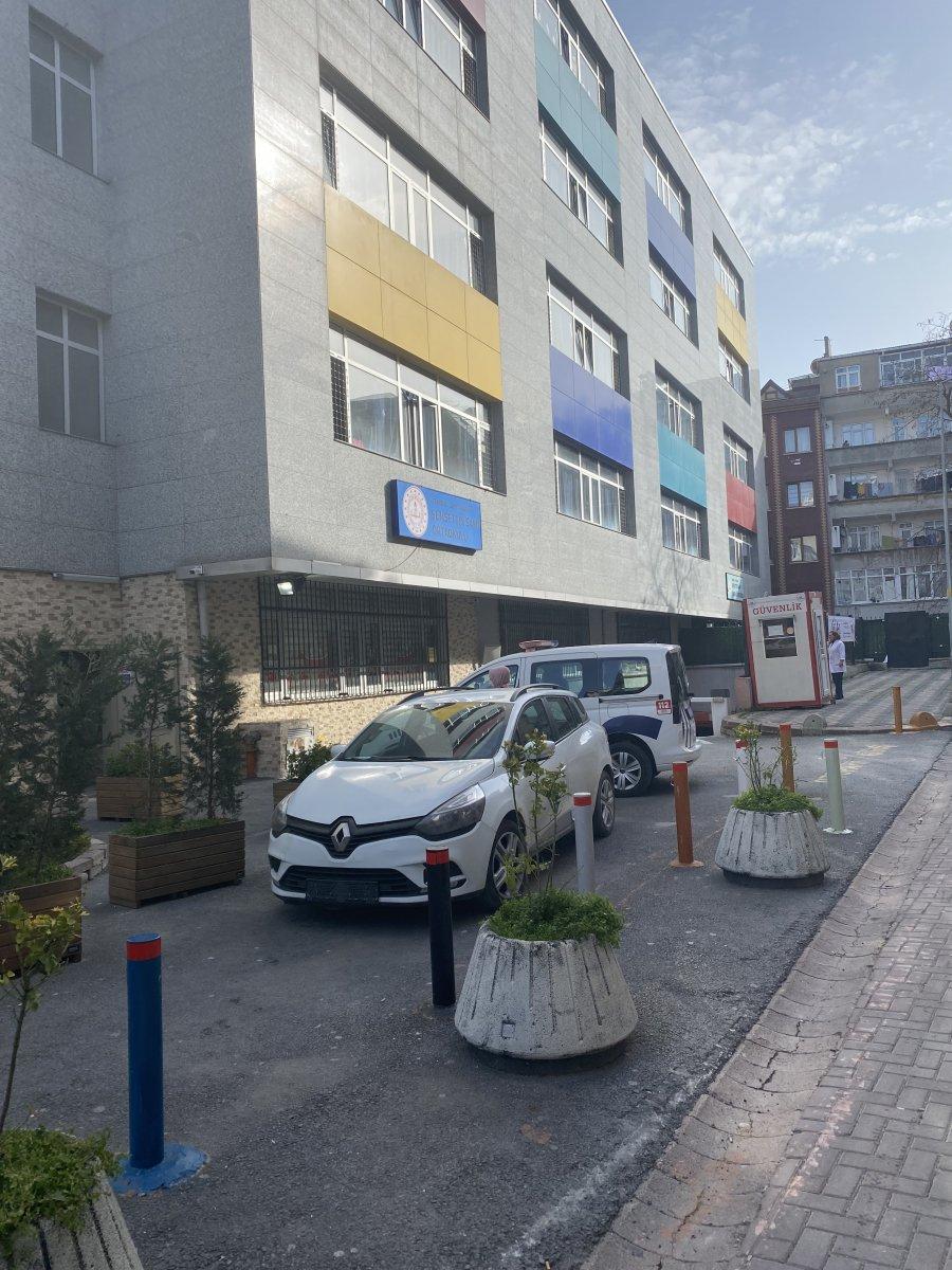 Zeytinburnu'nda öğrenci, okul koridorunda can verdi