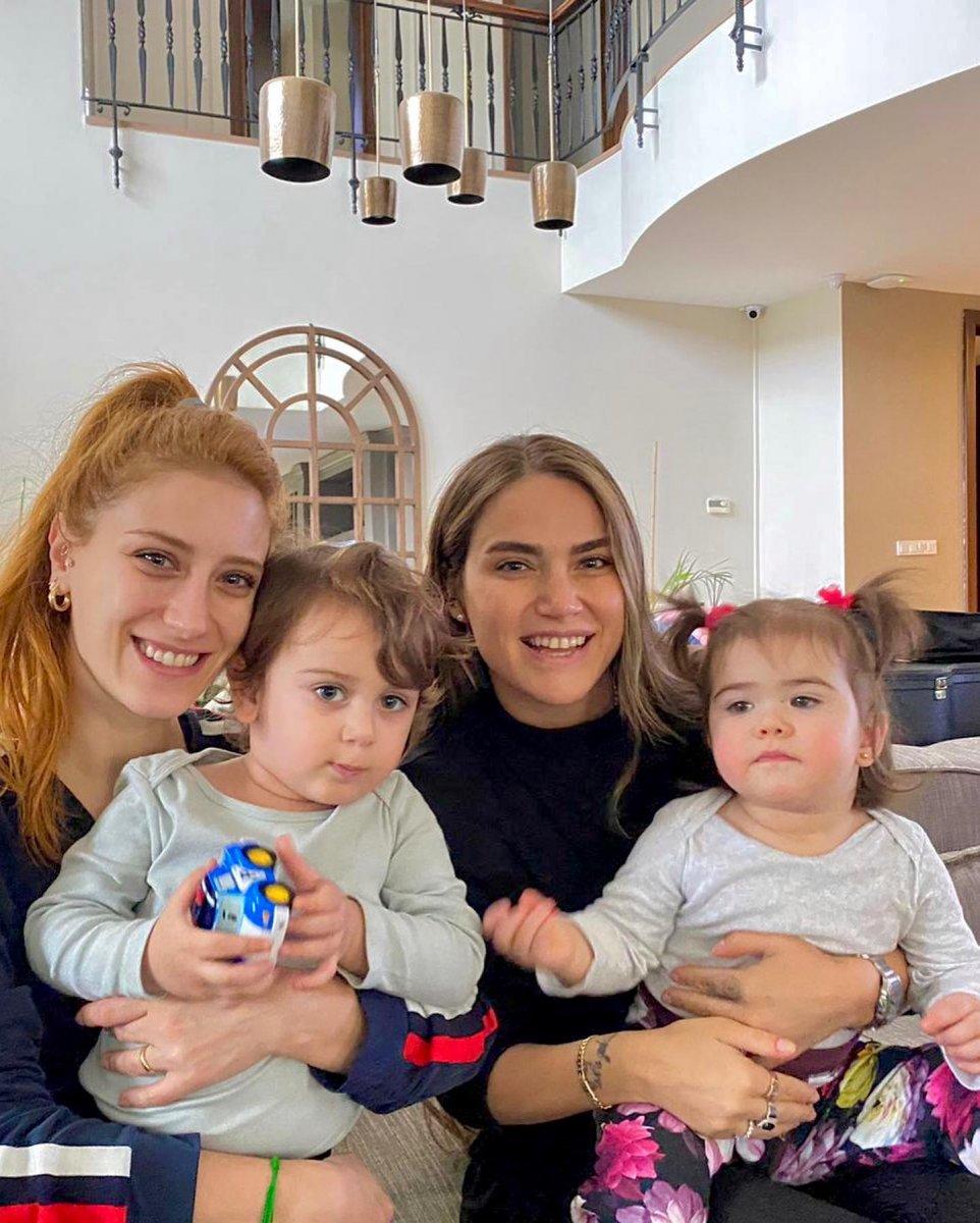 Hazal Kaya ile Ceyda Ateş yıllar sonra buluştu