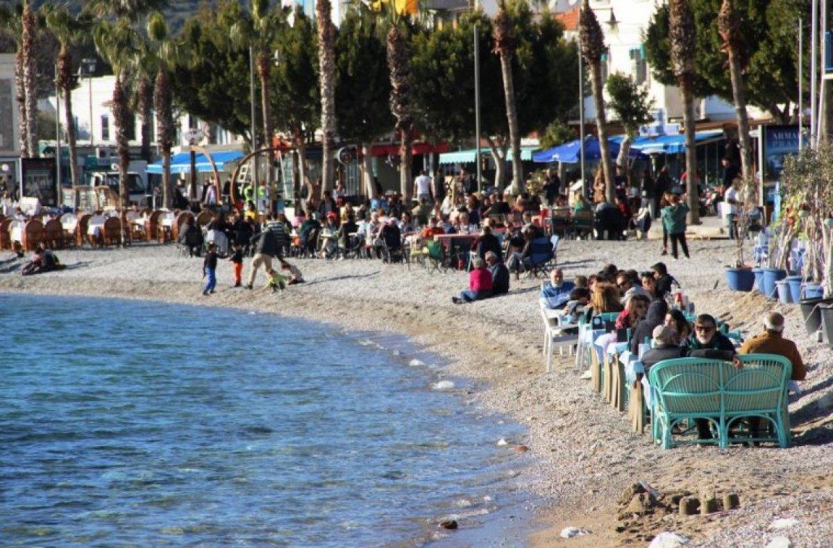 Bodrum'da sıcak havayı gören denize koştu