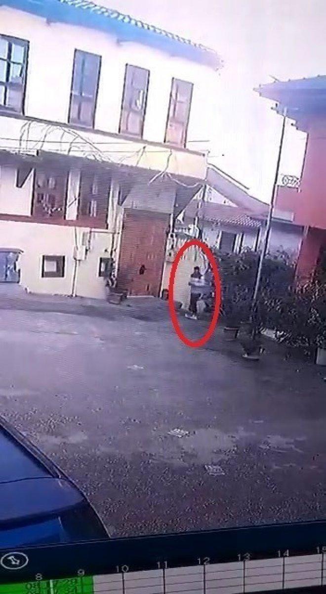 Bursa'da kendisine saldıranı öldüren genç, tutuksuz yargılanacak