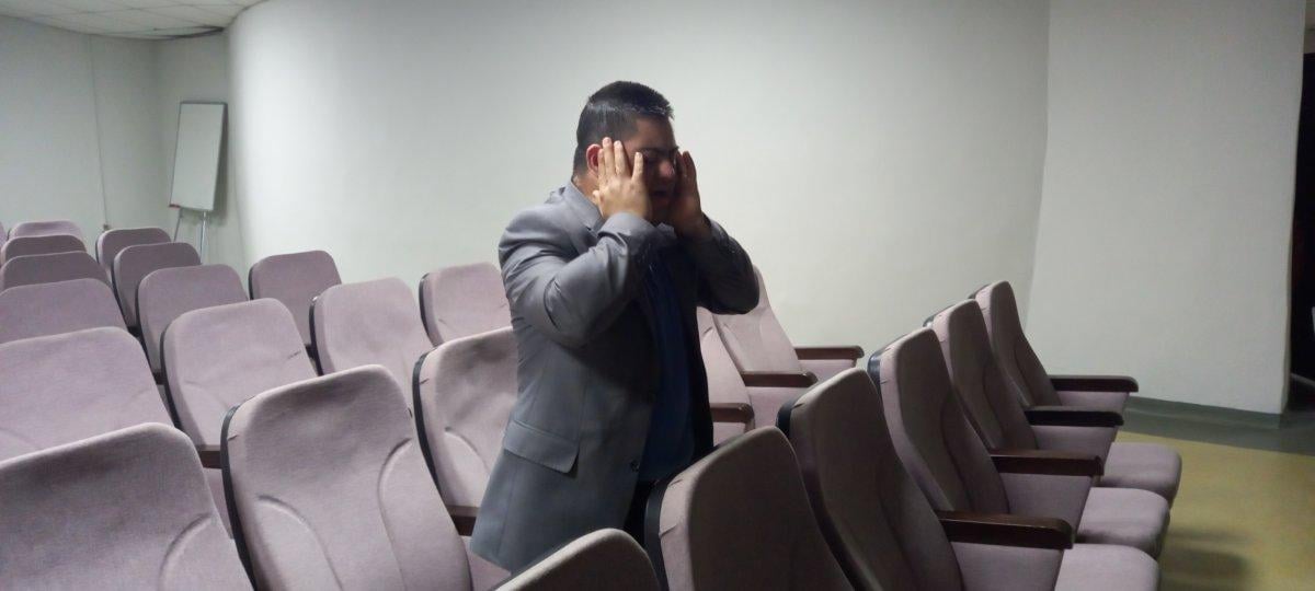 Bitlis'teki down sendromlu genç, dengbejlik yapıyor