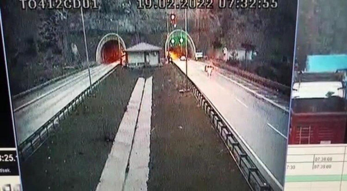 Amasya’da otomobil tünelin girişinde beton duvara çarptı. 2 ölü