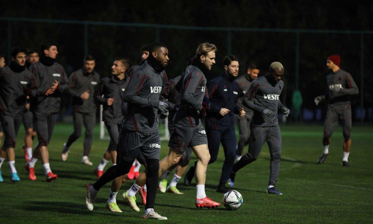 Trabzonspor'da savunma Vitor Hugo - Ahmetcan'a emanet