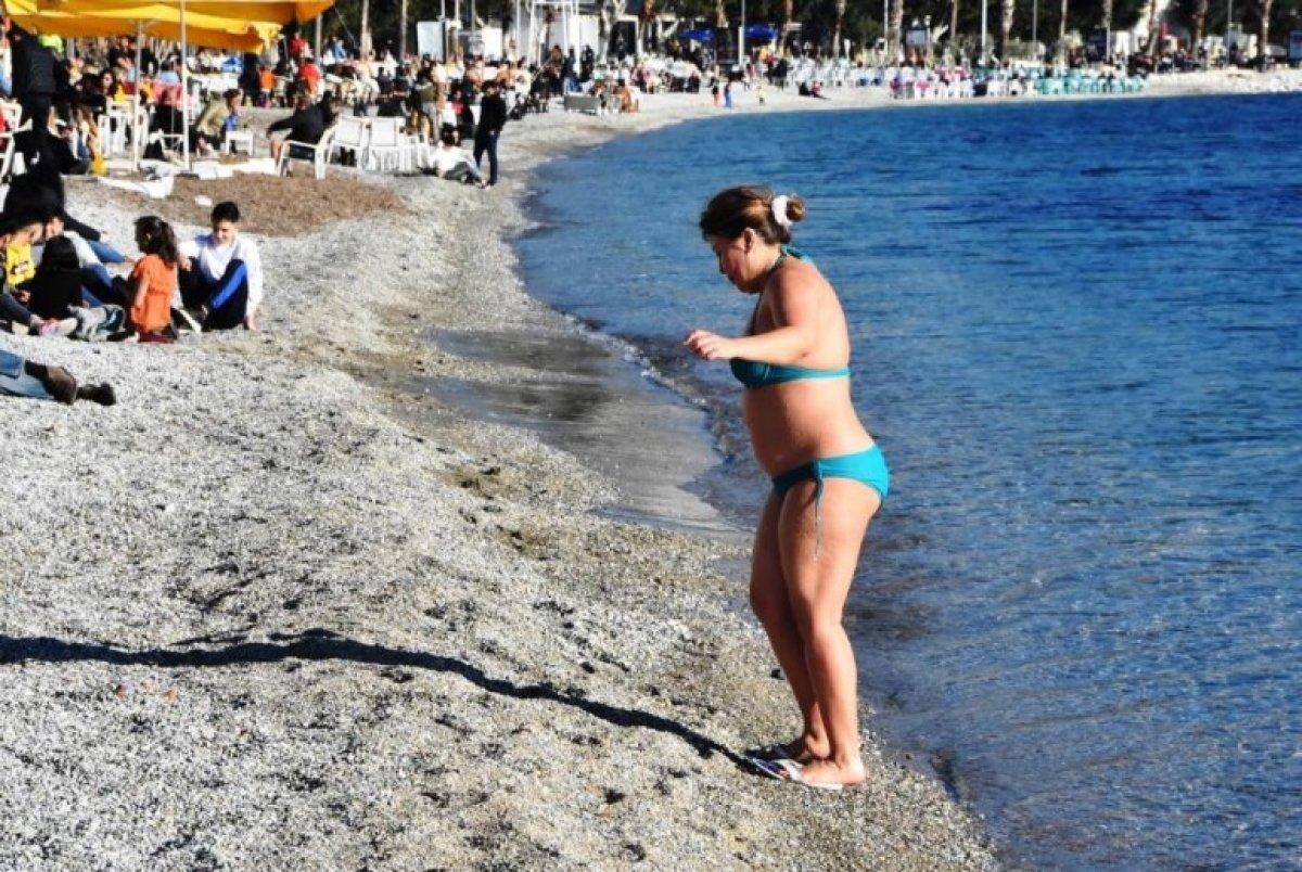 Bodrum'da sıcak havayı gören denize koştu