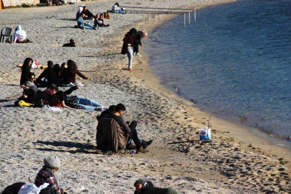 Bodrum'da sıcak havayı gören denize koştu