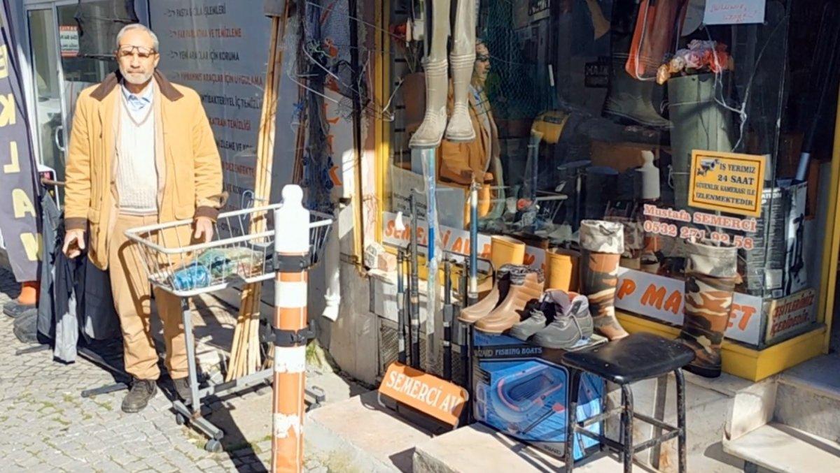 Edirne'de dükkana 'hayırlı işler' diye giren çocuk, av marketini soydu