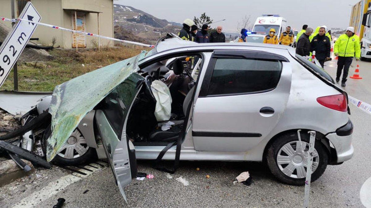 Amasya’da otomobil tünelin girişinde beton duvara çarptı. 2 ölü