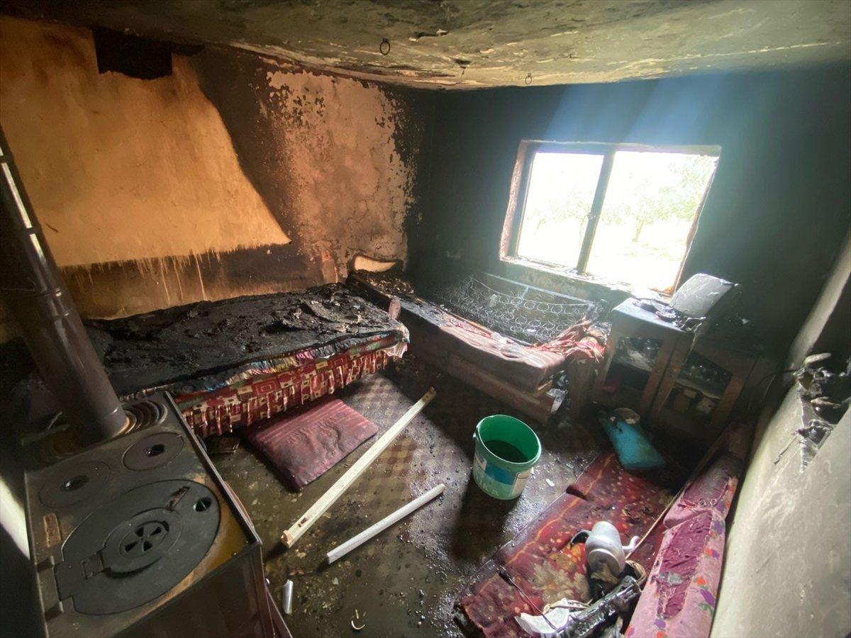 Manisa’da işitme engelli kadın, yangında yaralandı