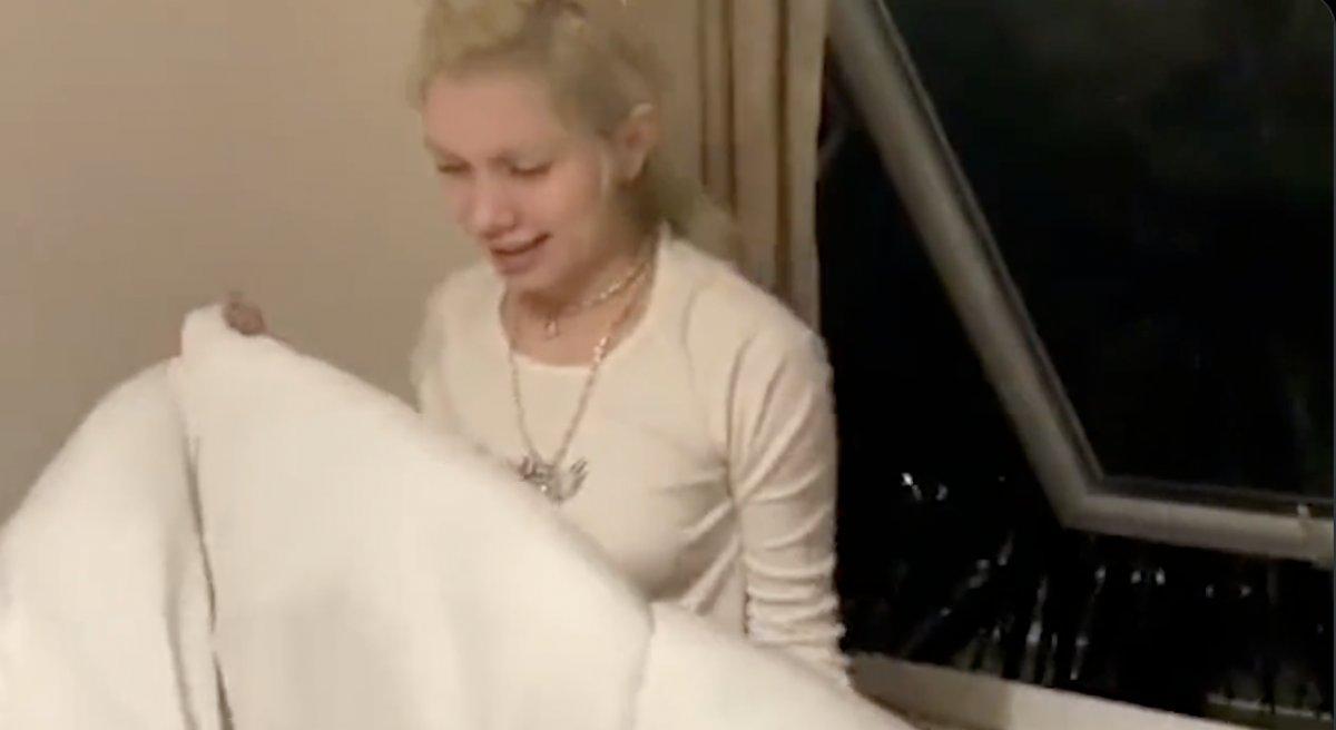 Aleyna Tilki, Serel Yereli’nin evinde temizlik yaptı