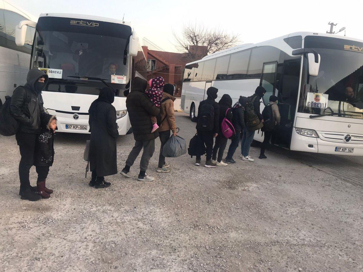 Kaş'ta 88 düzensiz göçmen yakalandı