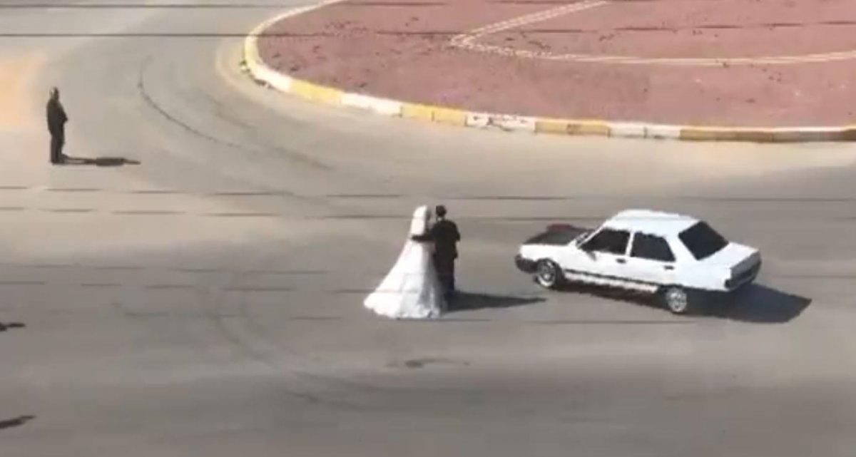 Antalya'da gelin ve damadın etrafında drift atan sürücüye para cezası verildi
